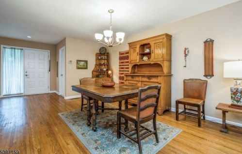 8 Carolyn Ct, Morristown, NJ 07960-5978
