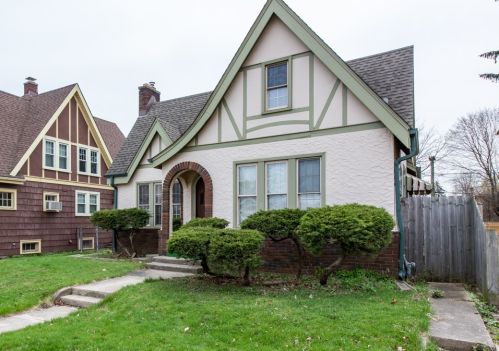 1425 Jenkinson Ct, Waukegan, IL 60085-4616