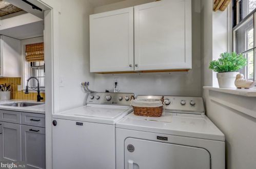 189 Valleybrook Dr, Lancaster PA  17601-4620 exterior