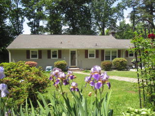 74 Berry Hill Ln, Clarksville, VA 23927-2533