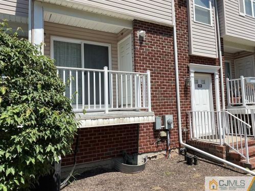 576 Great Beds Ct, Perth Amboy, NJ 08861-5203