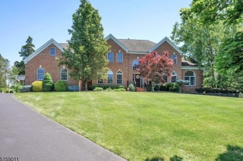 8 Dumont Ct, Bridgewater, NJ 08807-1984