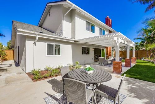 5812 Carbeck Dr, Huntington Beach CA  92648-1009 exterior
