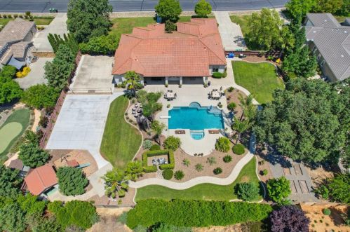 10026 Seattle Slew Ln, Elk Grove, CA 95624-5037