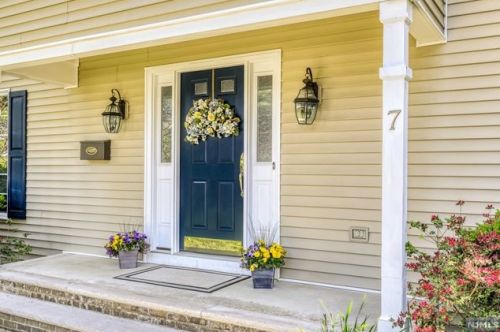 7 Heather Ln, Ridgewood, NJ 07452-2835