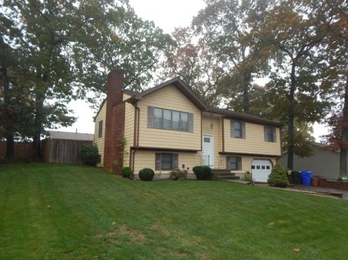 21 Roberta St, Providence, RI 02904-4554