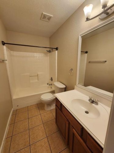 5816 Crowder Dr, Fort Worth TX  76179-7704 exterior