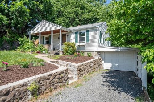 196 Greenwood St, New Britain, CT 06051-3328
