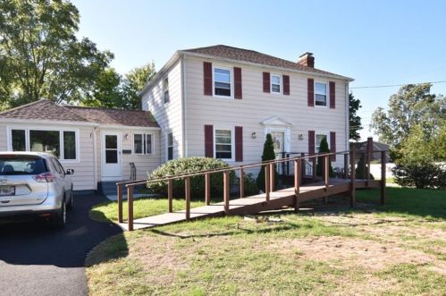 305 Fairfax Dr, Warwick, RI 02888-3448