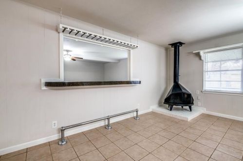 1612 Warren Ln, Fort Worth TX  76112-5723 exterior