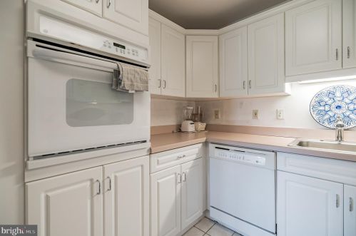 2300 Windrow Dr, Princeton NJ 08540-5020 exterior