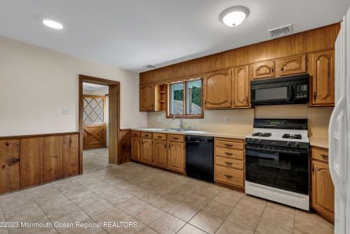 232 Cold Indian Spg Rd, Tinton Falls NJ 07712-3224 exterior