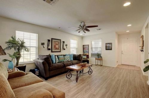 1054 Dorn, Uhland TX  78640-6108 exterior