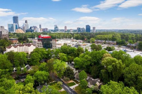 2965 Hardman Ct, Atlanta GA  30305-3424 exterior