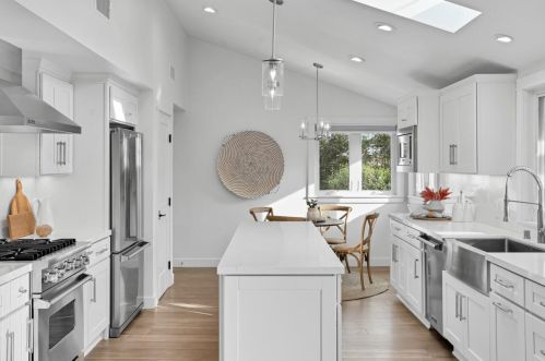 3623 Sunset Dr, Santa Barbara, CA 93105-2518