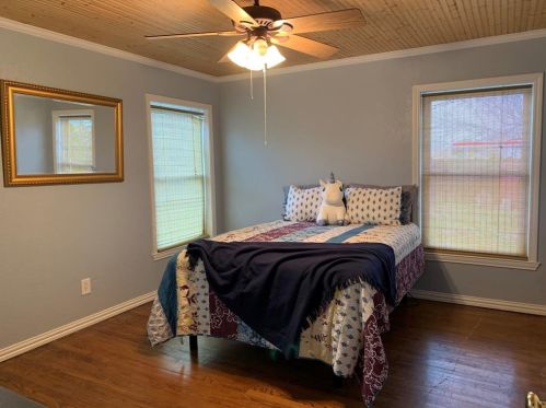 2023 Plymouth Dr, Irving TX 75061-2019 exterior