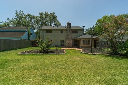 1006 Baronridge Dr, Taylor Lake Village, TX 77586-4002