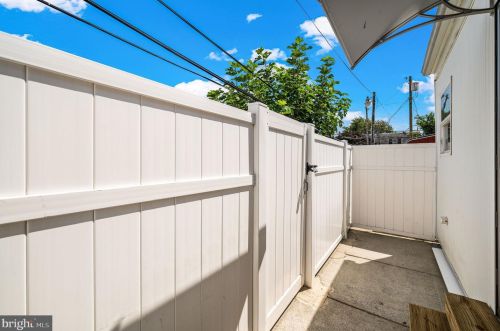 2833 10th St, Philadelphia PA 19122-6021 exterior