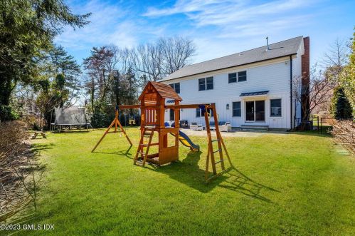 76 Circle Dr, Greenwich CT  06830-6742 exterior