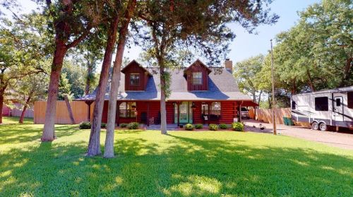 2018 Hrbacek St, Halsted, TX 78945-2434