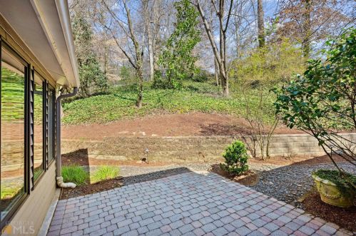 390 Forest Valley Ct, Atlanta GA  30342-2353 exterior