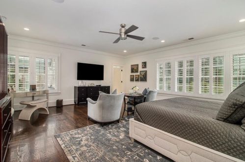 271 Hillside Dr, Atlanta GA  30342-3623 exterior