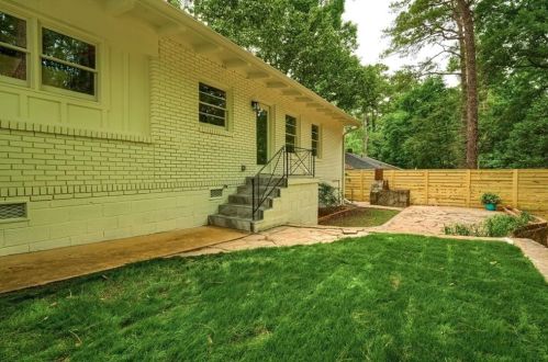 4590 Briarcliff Rd, Atlanta GA  30345-2160 exterior