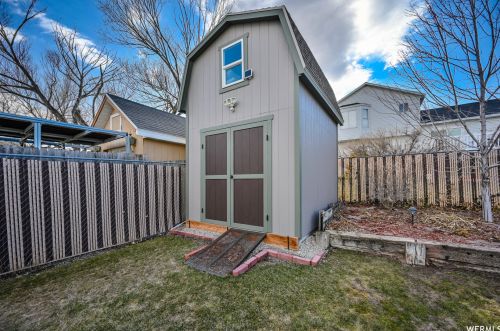 6948 Firefox Cir, Taylorsville UT 84081-5376 exterior