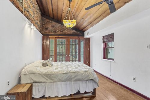 806 Front St, Philadelphia PA 19106-3019 exterior