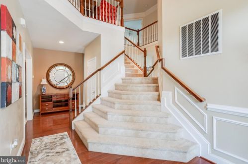 19142 Potomac Crest Dr, Triangle, VA 22172-2328