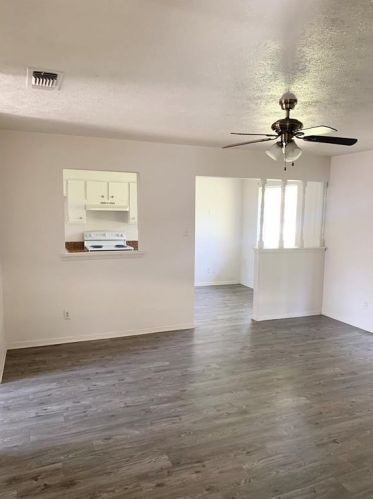 648 Edgeglen Dr, Dallas TX  75217-4120 exterior