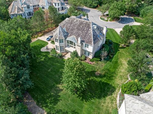 102 Ambriance Dr, Willowbrook IL  60527-0801 exterior