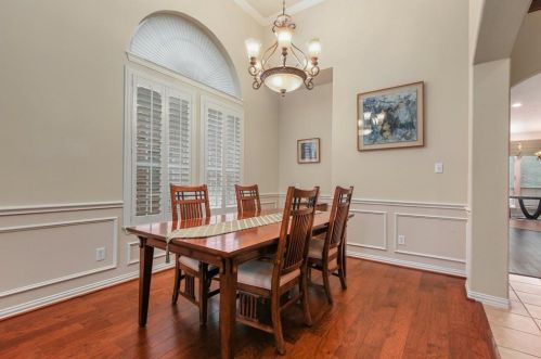 1742 Auburn Dr, Carrollton TX 75007-1452 exterior