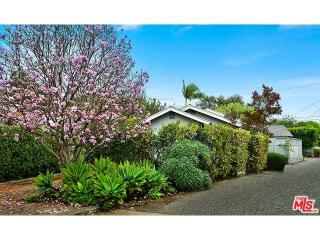 2560 Veteran Ave, Los Angeles, CA 90064-3233