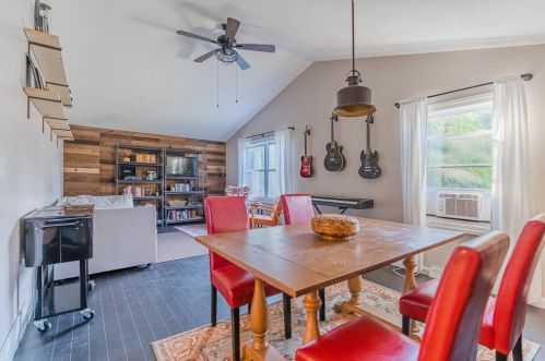 3 Shore Dr, Coventry, RI 02816-5534