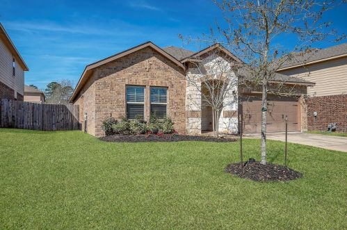 170 Meadow Grove Dr, Conroe, TX 77384