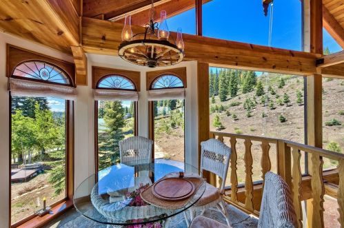 13308 Ski Slope Way, Truckee CA  96161-7005 exterior