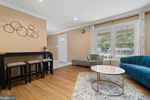 5637 Fort Corloran Dr, Springfield VA  22015-2114 exterior