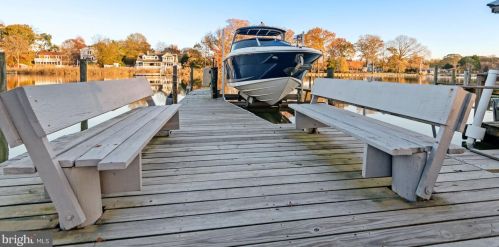 5070 Lerch Dr, Shady Side MD 20764-9650 exterior