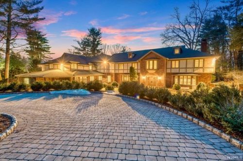 123 Chestnut Ridge Rd, Upper Saddle River, NJ 07458-3124