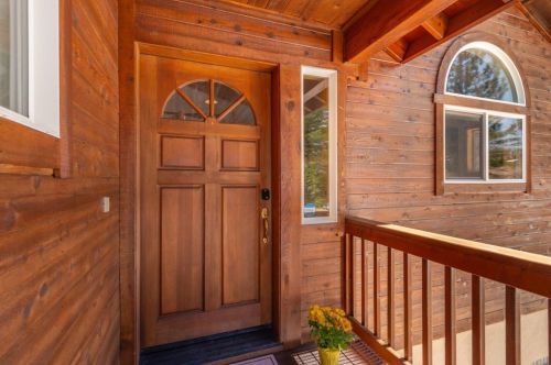 13610 Hillside Dr, Truckee CA  96161-6867 exterior