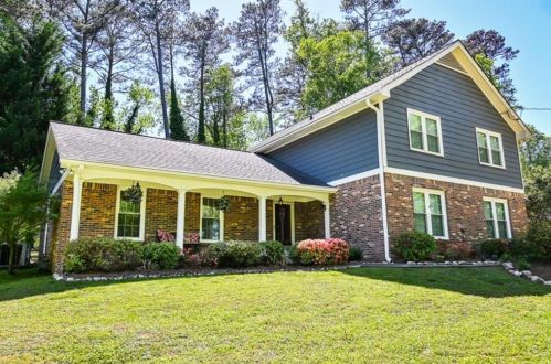 386 Dorsey Cir, Lilburn, GA 30047-4031