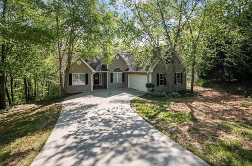 518 Hickory Blf, Braselton, GA 30517-2138