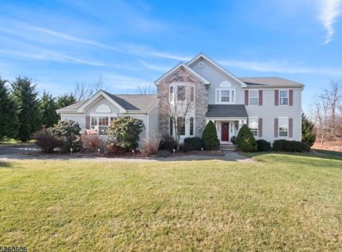 19 Running Brook Cir, Flemington, NJ 08822-6921