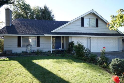 1911 Gene Cameron Way, Medford, OR 97504-5117