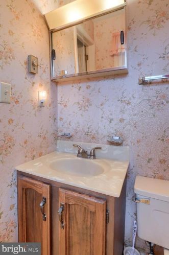 154 Amsterdam Rd, Lancaster PA  17603-9719 exterior