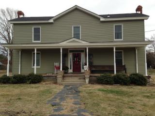 82 Gully Tavern Rd, Rice, VA 23966-2756