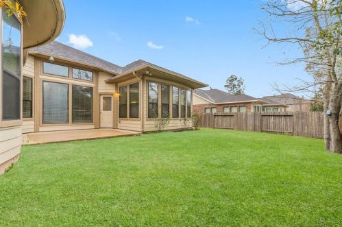 2042 Brodie Ln, Conroe TX  77301-7246 exterior