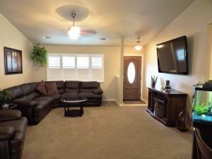 2360 Shenandoah Dr, Anderson, CA 96007-3678
