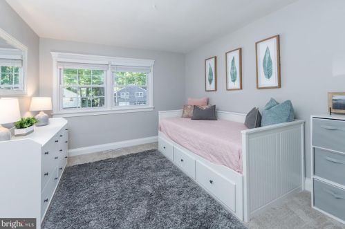 1213 Oakwood Rd, Tavistock NJ exterior